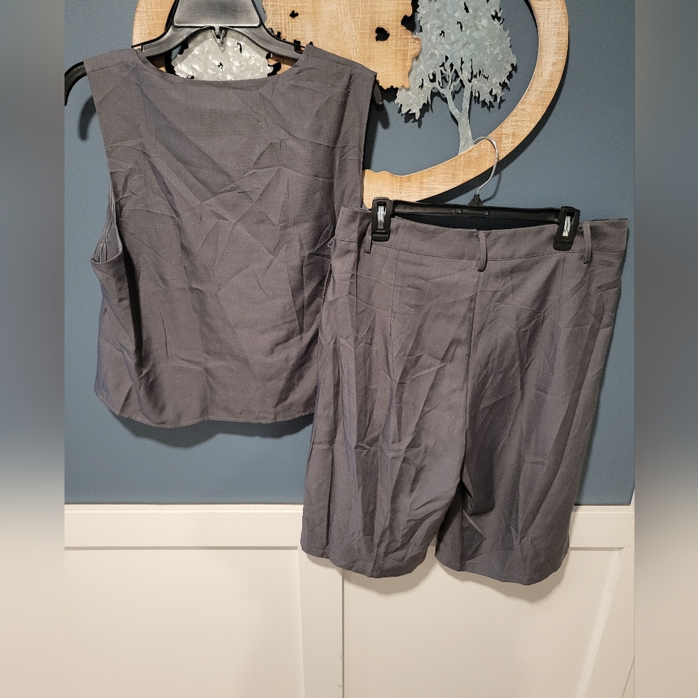 2pc Set Gray Button-Up Vest and Shorts Woman's Sz 2xl. Nwot. - Picture 4 of 6
